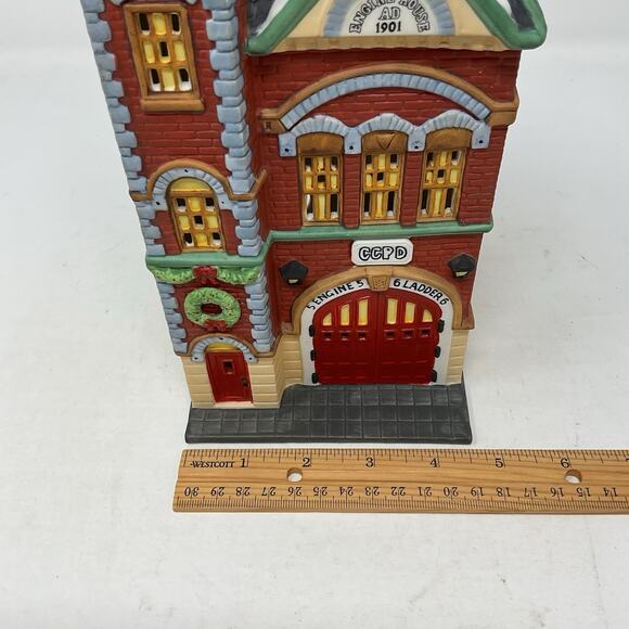 Dept 56 Red Brick Fire Station Christmas In The City Heritage Village 5536-0 - Picture 7 of 14